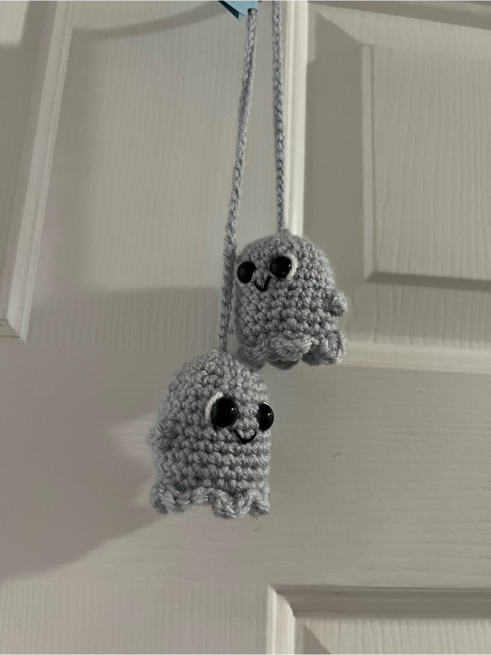 Crocheted Ghost Rearview Mirror Hanger 👻 - Picture 4 of 5